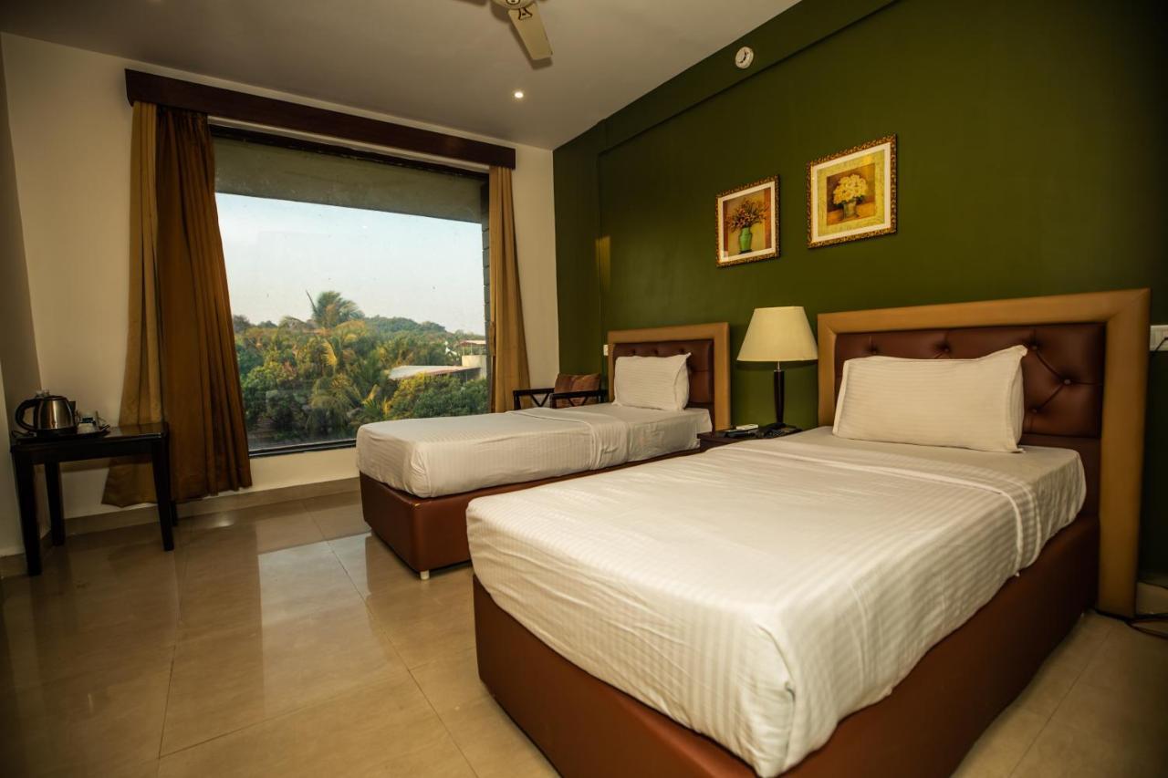 Seasons Hotel & Spa Madgaon Exteriör bild