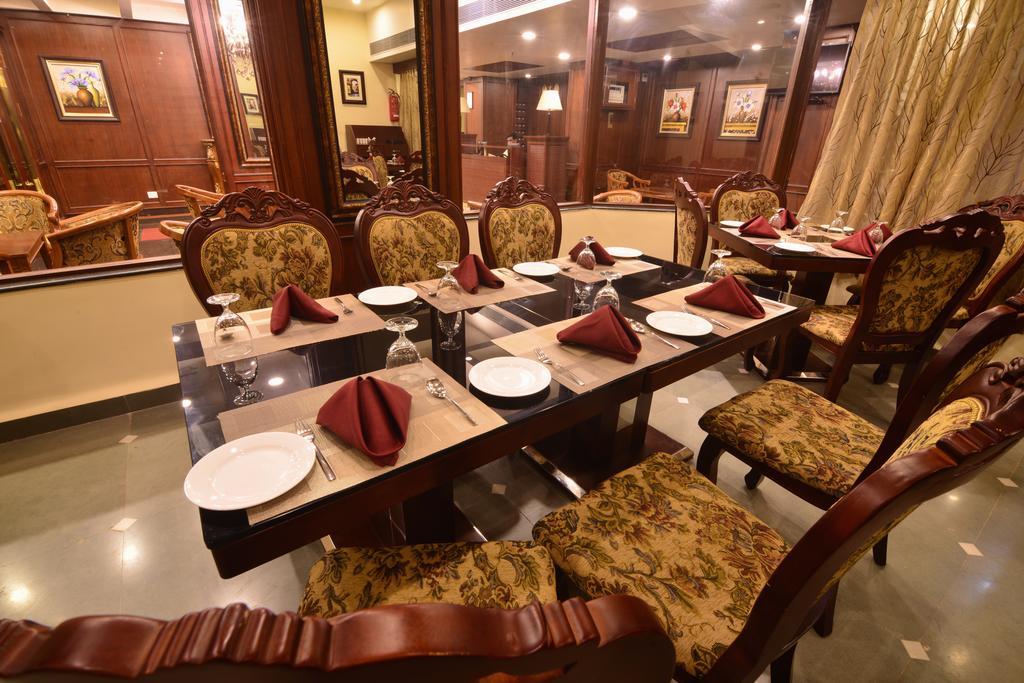 Seasons Hotel & Spa Madgaon Exteriör bild