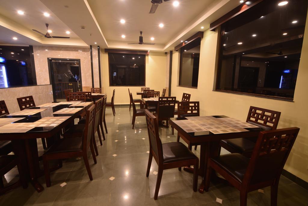 Seasons Hotel & Spa Madgaon Exteriör bild