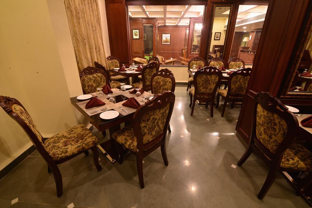 Seasons Hotel & Spa Madgaon Exteriör bild