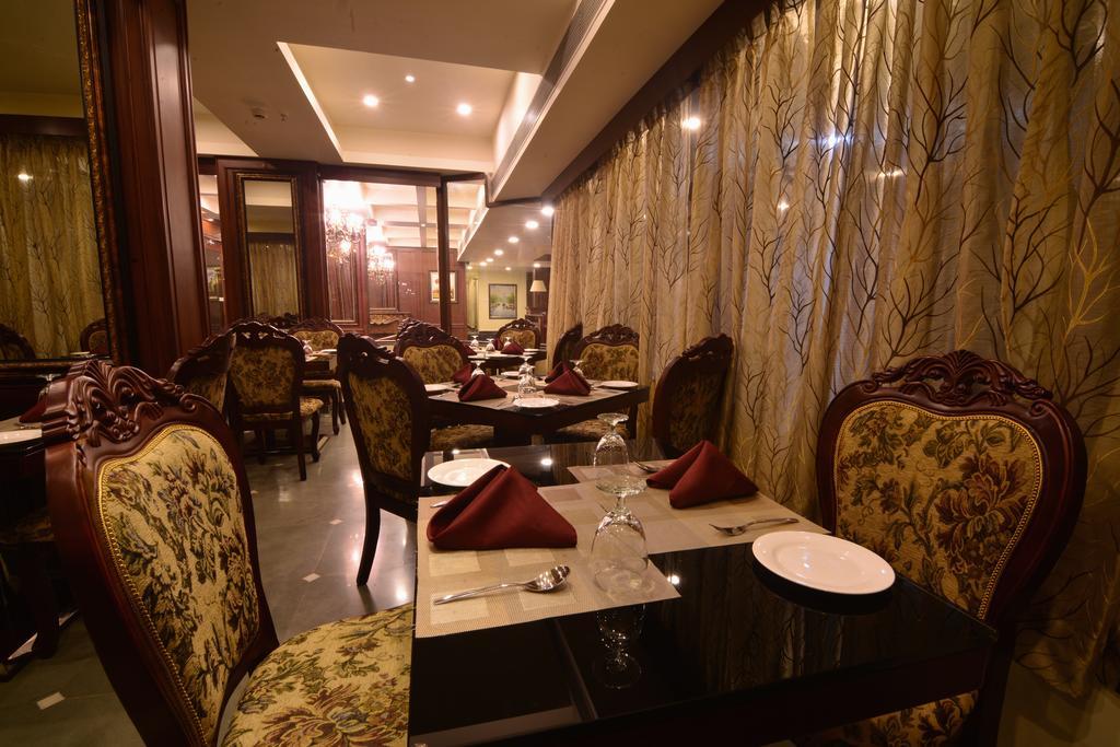 Seasons Hotel & Spa Madgaon Exteriör bild