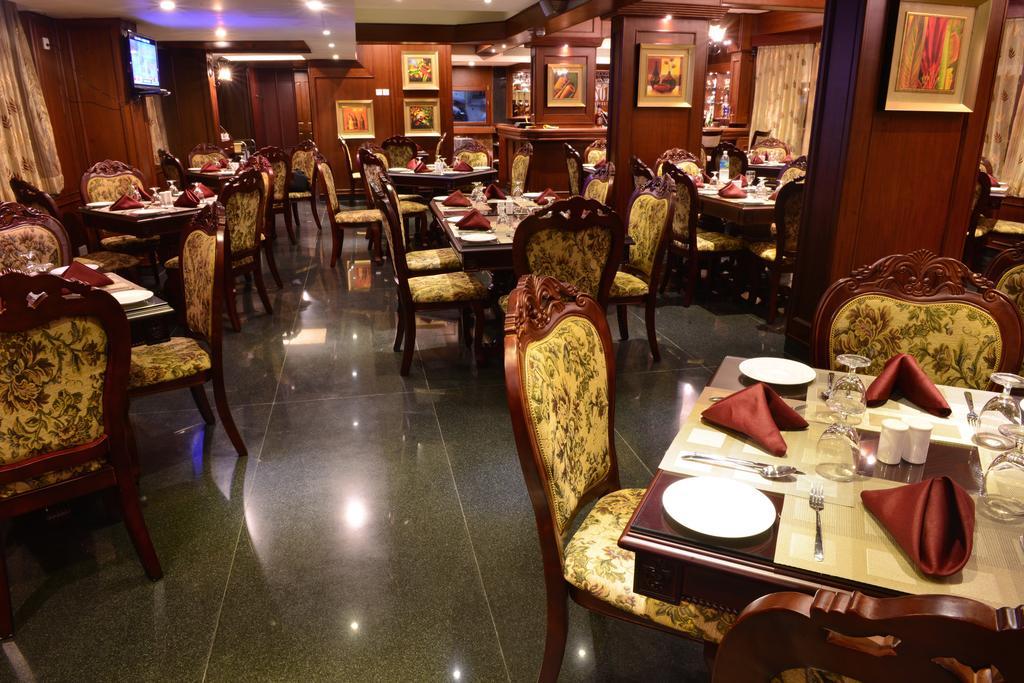 Seasons Hotel & Spa Madgaon Exteriör bild