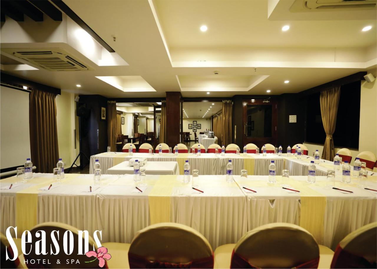 Seasons Hotel & Spa Madgaon Exteriör bild