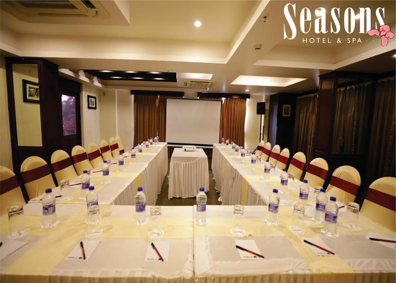 Seasons Hotel & Spa Madgaon Exteriör bild