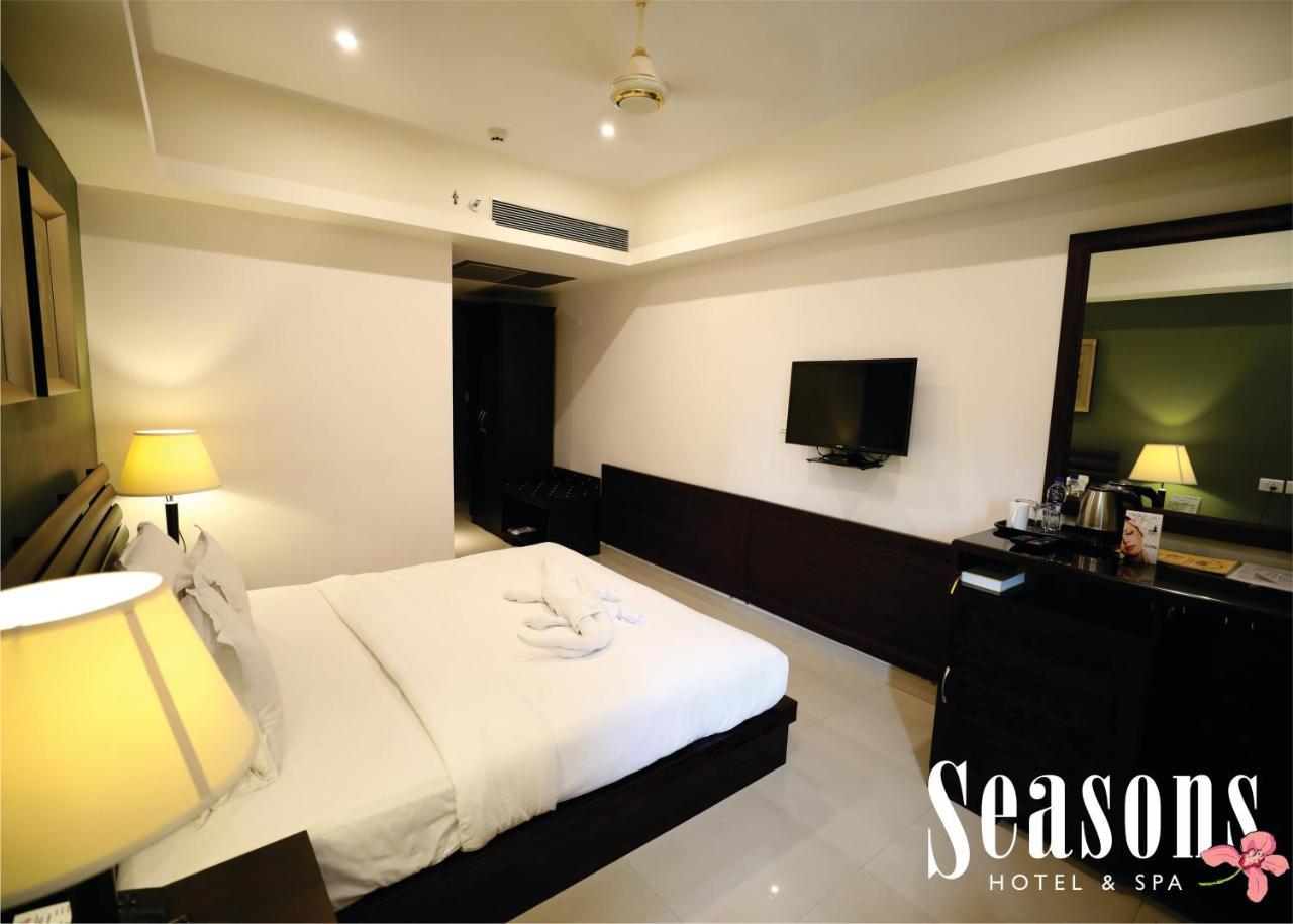 Seasons Hotel & Spa Madgaon Exteriör bild