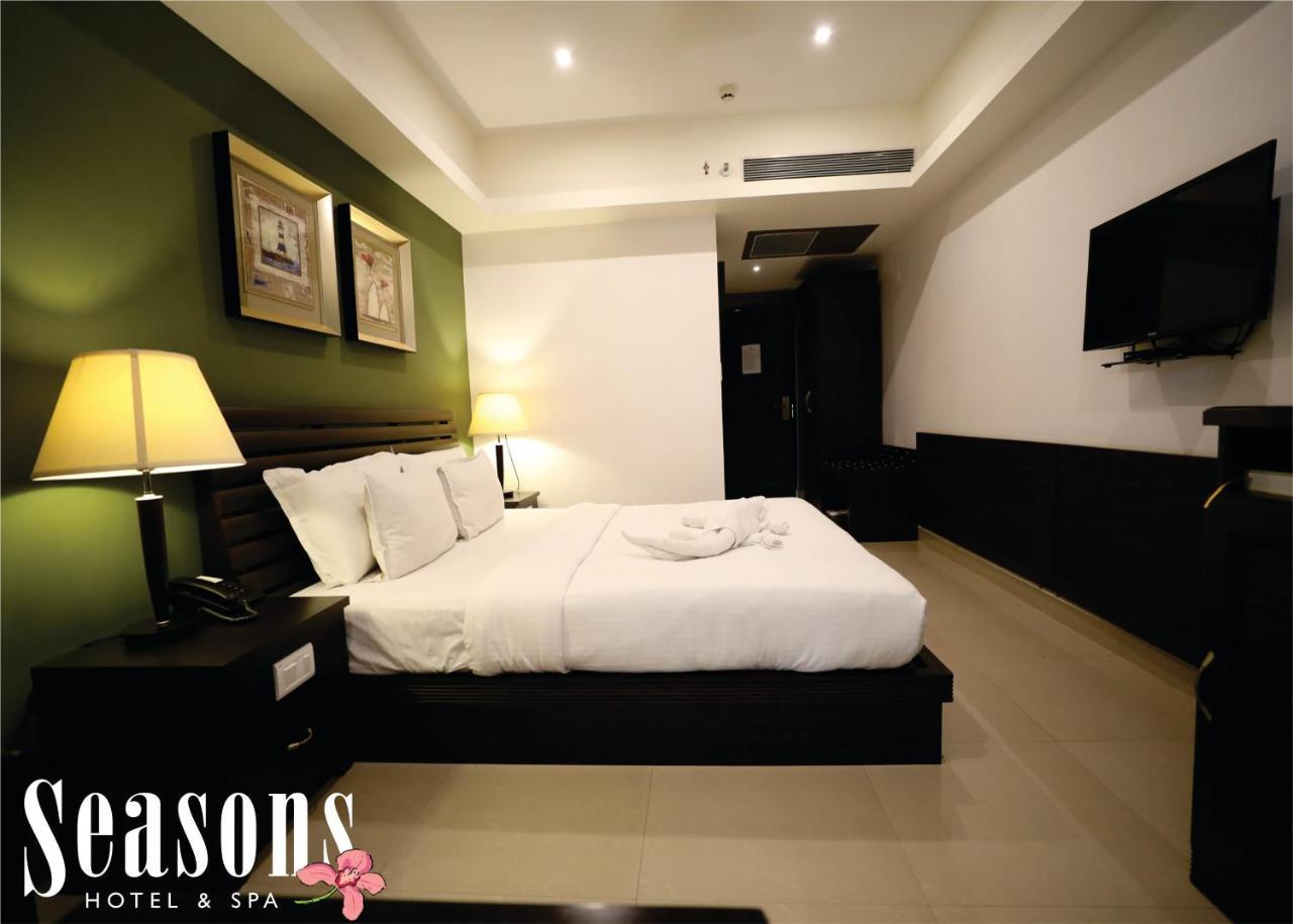 Seasons Hotel & Spa Madgaon Exteriör bild