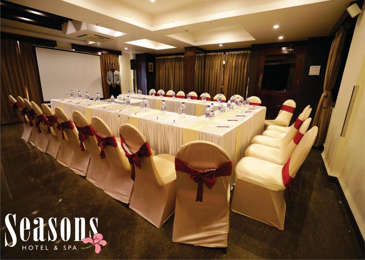Seasons Hotel & Spa Madgaon Exteriör bild